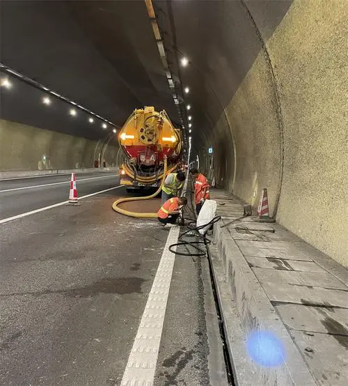 沾化隧道排水渠清淤